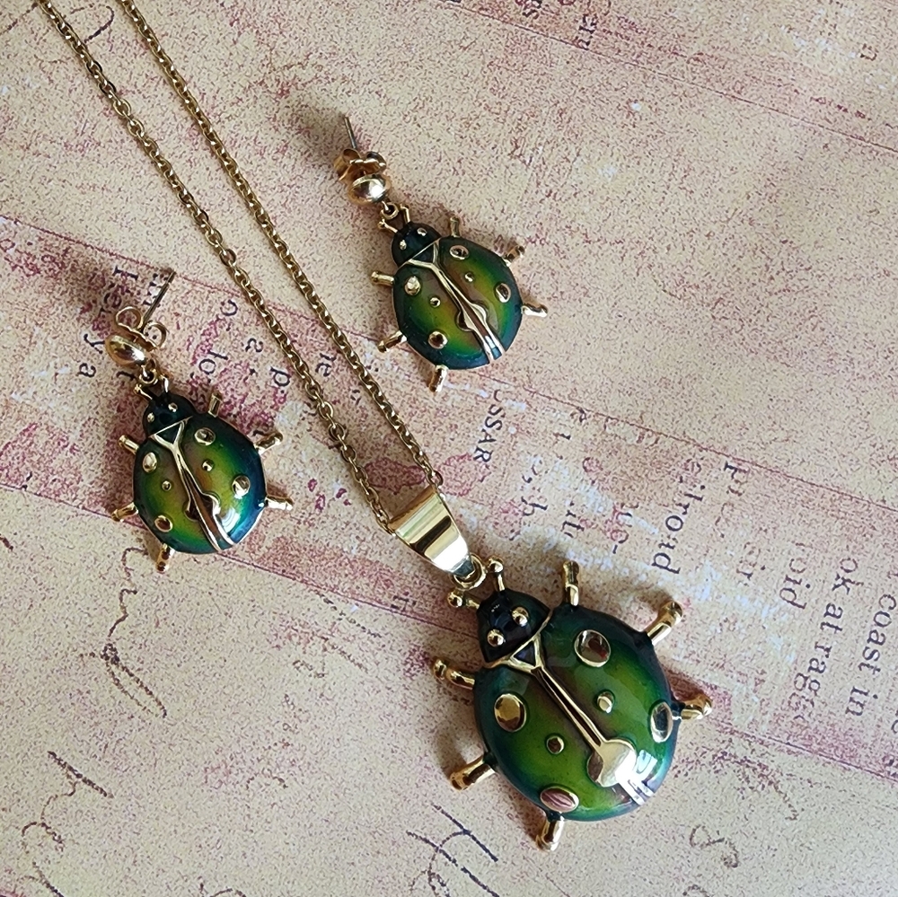 Lady Bug 𝅺necklace  set